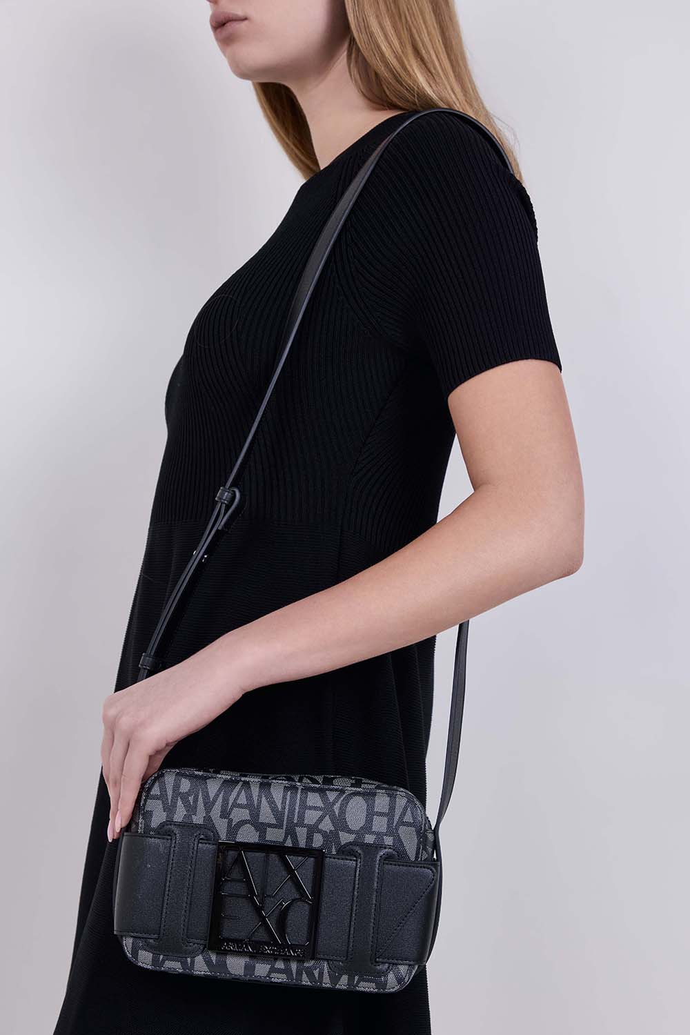 תמונת כל הלוק של תיק קרוסבודי מיני